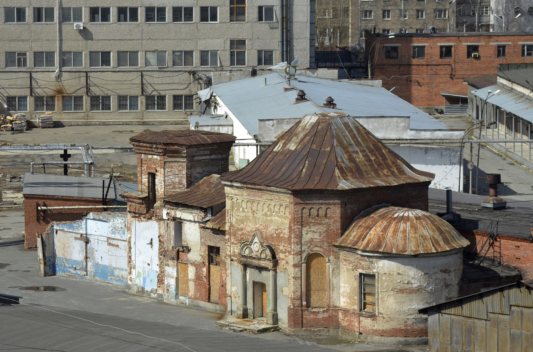 Михаило-Архангельская церковь: Сибирский тракт, 19 (на территории кондитерской фабрики), Екатеринбург